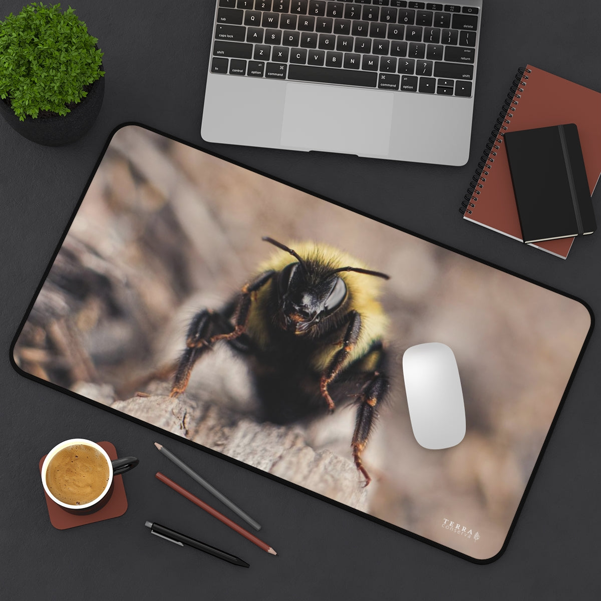 Bumble Bee Gets Close Full-Size Gaming Mousepad